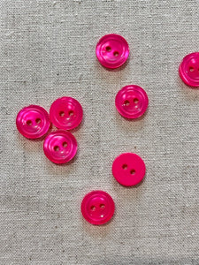 02-2405 End of Line  Pearly Button - 18L  -  Hot Pink  x 9