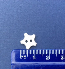 Load image into Gallery viewer, 14-04127 Star Button Cream  - 18L x 10