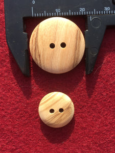 08-M220 Olive Wood Smartie Button - Young Wood - 24L - ECO!