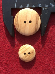 08-M220 Olive Wood Smartie Button - Defined Grain - 24L - ECO!