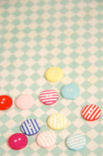 Load image into Gallery viewer, 40-52232 Stripy Button - 20L