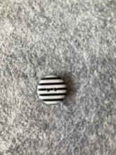 Load image into Gallery viewer, 40-52232 Stripy Button - 20L
