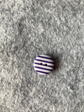 Load image into Gallery viewer, 40-52232 Stripy Button - 20L