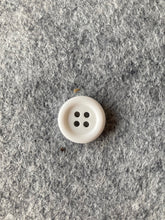 Load image into Gallery viewer, 40-18803 Simple Ring Edge Button - 28L
