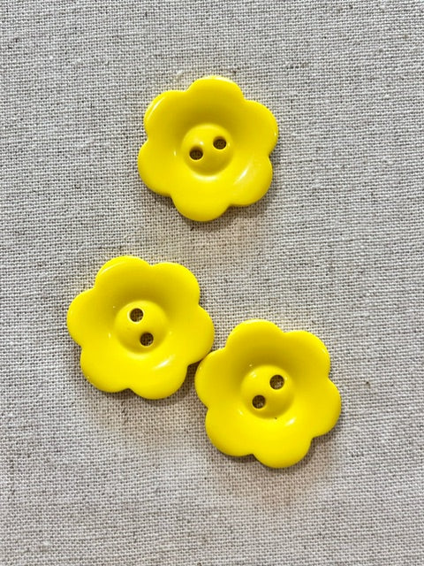 02-2409 End of Line  Yellow Flower  Button - 40L x 3