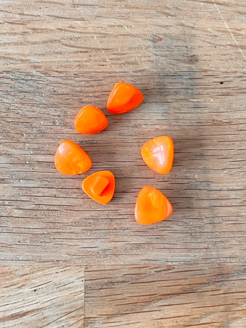 02-2418 End of Line Orange Triangle Button -20L x 4 – Button-Company