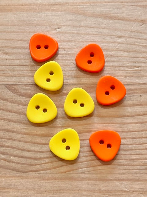 27-K160 Yellow Triangle Button - 24L – Button-Company
