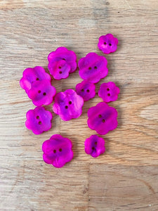 27-K162  Fuchsia Flower  Button