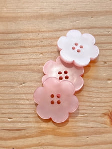 27-K163 Pearl Effect  Flower  Button - 44L - Pale Pink