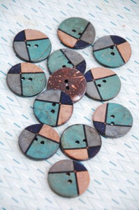 63-A1041 - 48L (30mm) Mondrian Coconut Button x 1