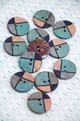 63-A1041 - 48L (30mm) Mondrian Coconut Button x 1