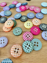 Load image into Gallery viewer, 40-50071 Gingham Button - 20L
