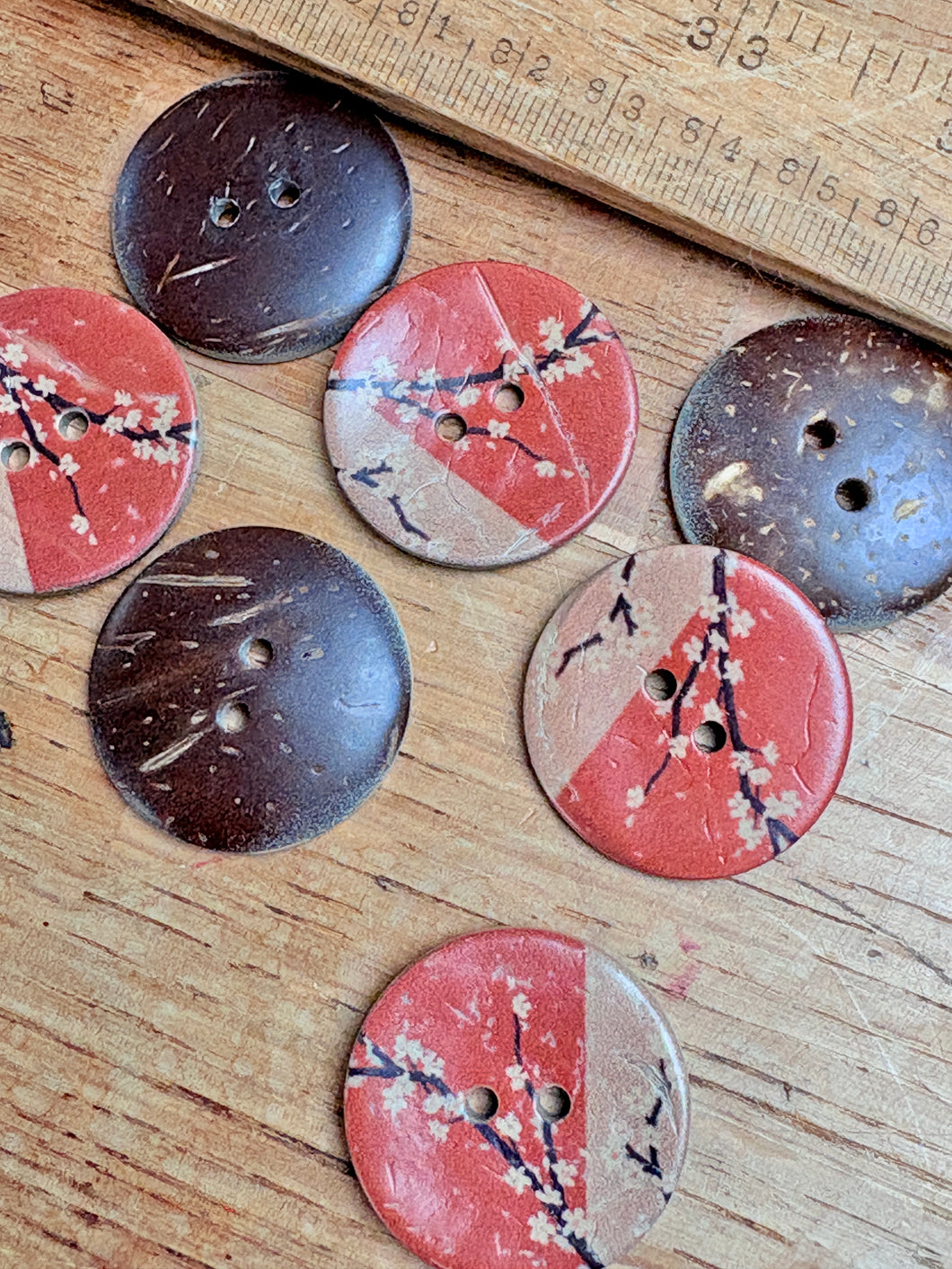 63-A8381 - 48L (30mm) Blossom Branch Coconut Button x 1