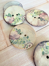 Load image into Gallery viewer, 70-1046A - 64L (40mm) Pretty Floral Coconut Button x 1

