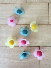 Load image into Gallery viewer, 63-83759 40L (25mm) Daisy Shank Button x 1
