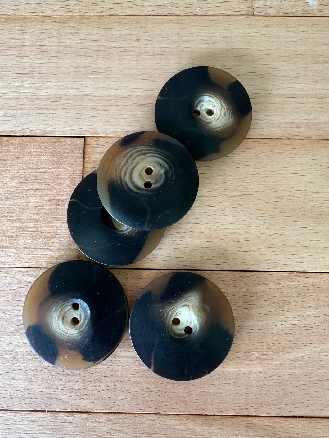 40-222 - 64L (40mm) Brown Imitation Horn Coat Button x 1