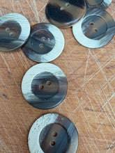 Load image into Gallery viewer, 16-0506 Brown and Cream Button - 40L
