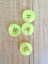 Load image into Gallery viewer, 40-51899 Petal Hole Button - 40L - Various
