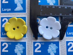 03-2153 Nylon Flower Button - 36L - White