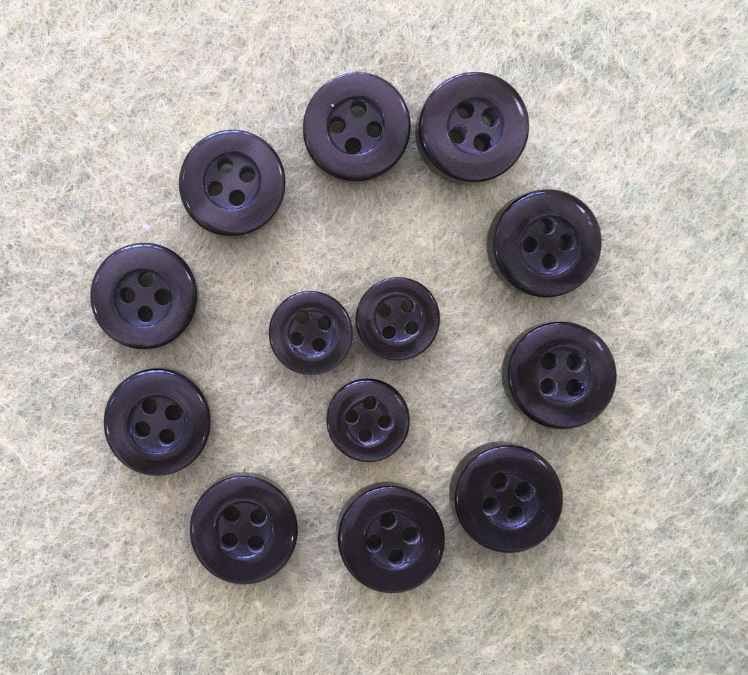 04-10913 B - Set of 10 Shirt Buttons and 3 Collar Buttons - Grey