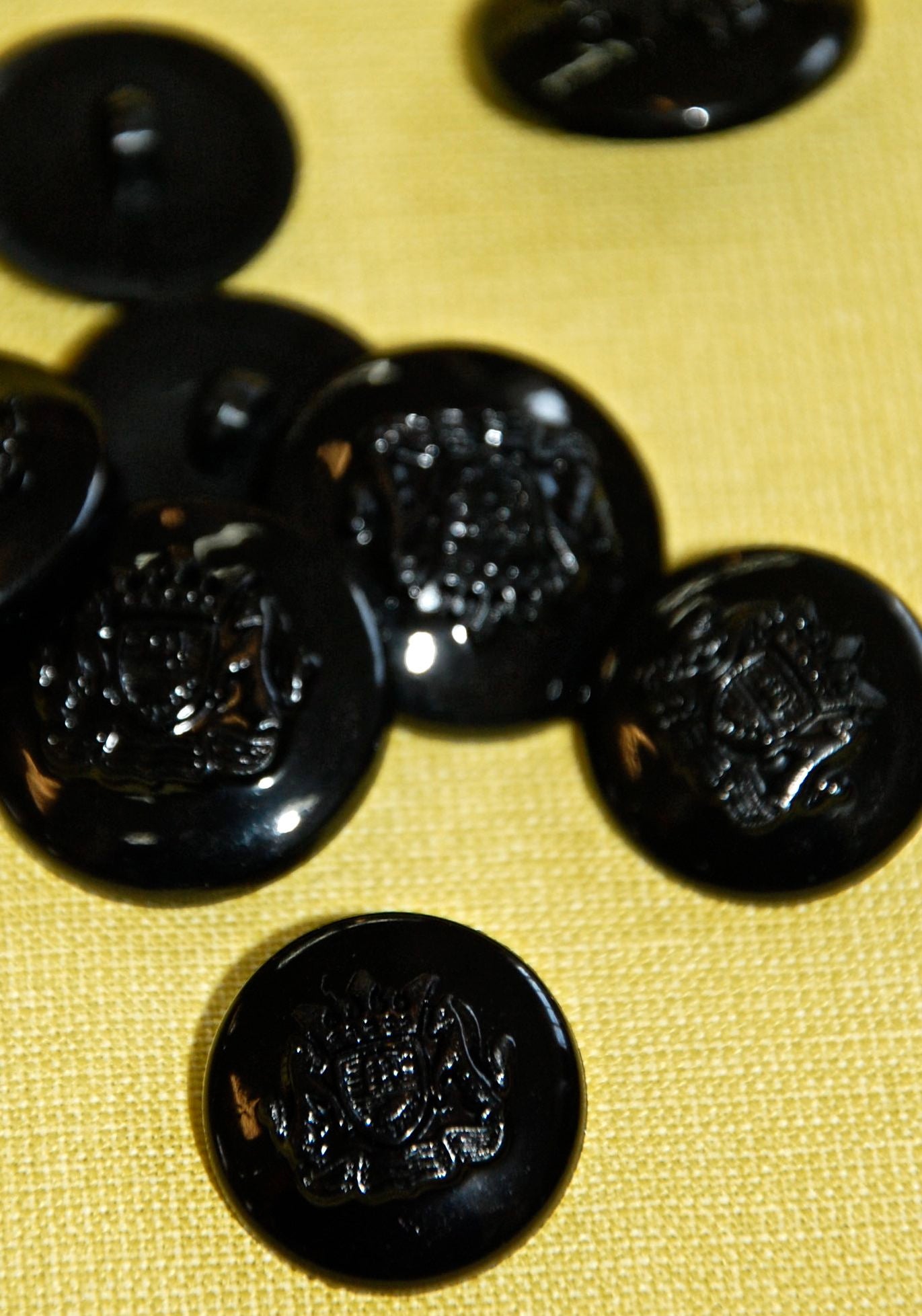 04-TA859 Black Shank Blazer Button 38L - Main Image