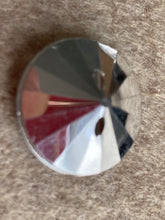 Load image into Gallery viewer, 14-04010 Faceted Clear Chaton Button - 32L
