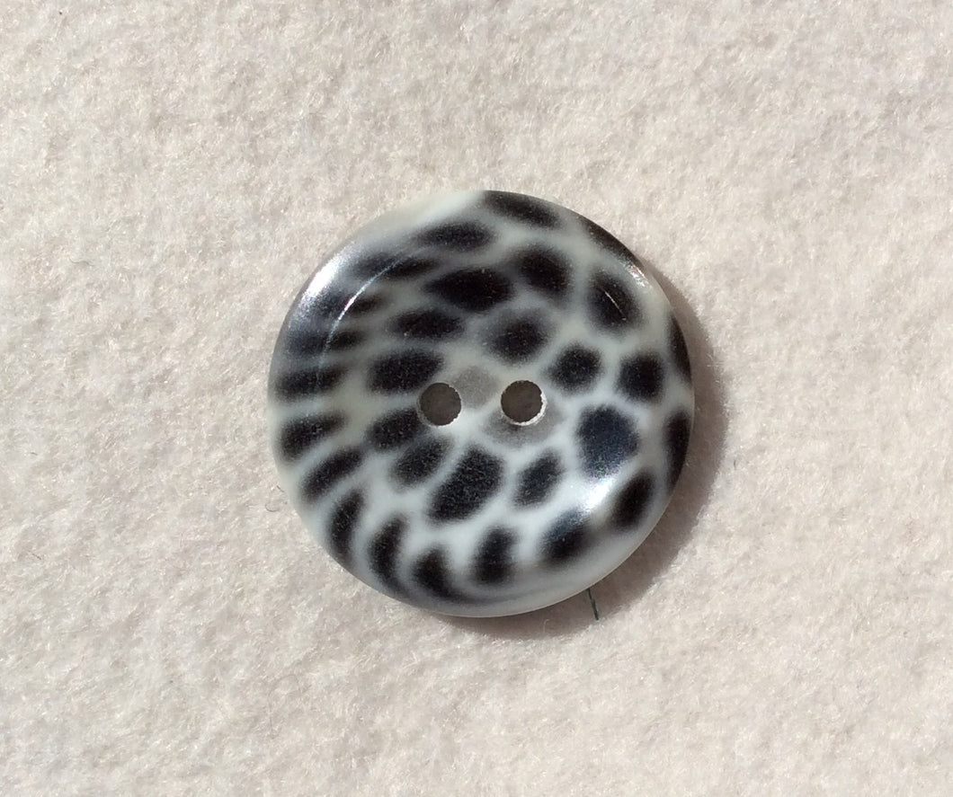 14-04033 Black on White Animal Print Button - 28L