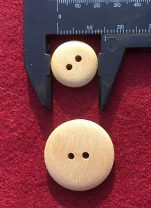 08-M220 Olive Wood Smartie Button - Defined Grain - 24L - ECO!