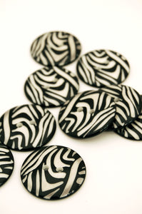 100-009 Lacquered Zebra Button - 48L