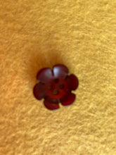 Load image into Gallery viewer, 40-12933 Pearl Flower Button - 28L
