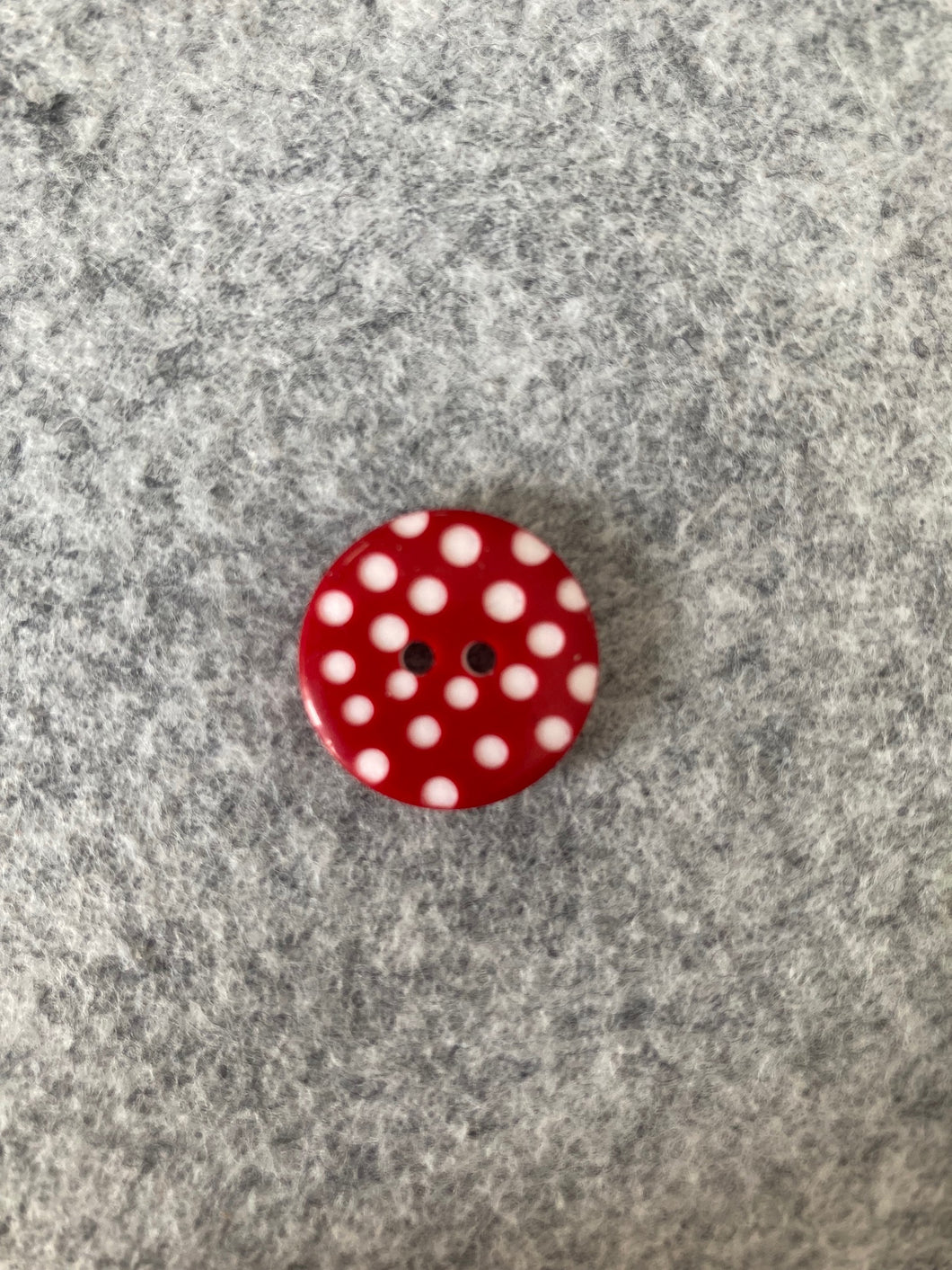 100-008 Spotty Button - 28L