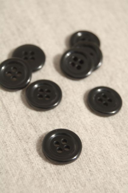 32-8425  Ring Edge Button - Black