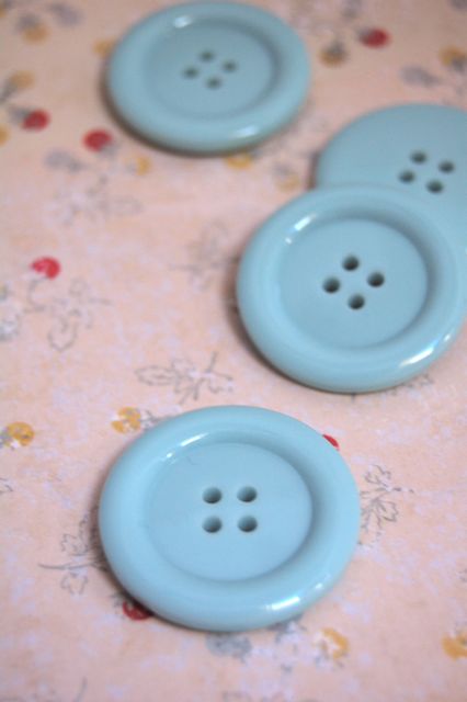 32-8425  Ring Edge Button - Mid Blue