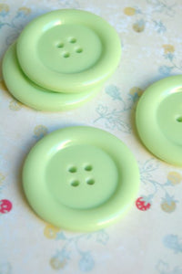 32-8425  Ring Edge Button - Pale Green