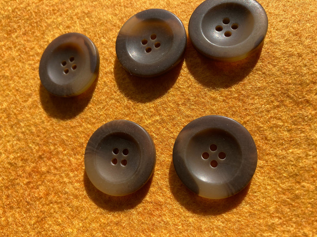 08-V5777 Horn Jacket Button - 40L