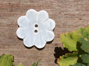 14-BC1007 Large White Flower Button - 70L